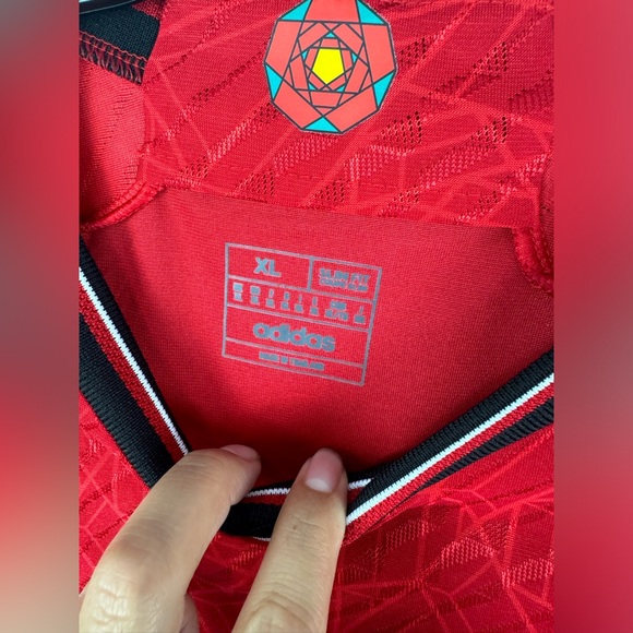 Women’s  Manchester United Red Home Authentic Pro Soccer Jersey 2023/2024 - Picture 2 of 9